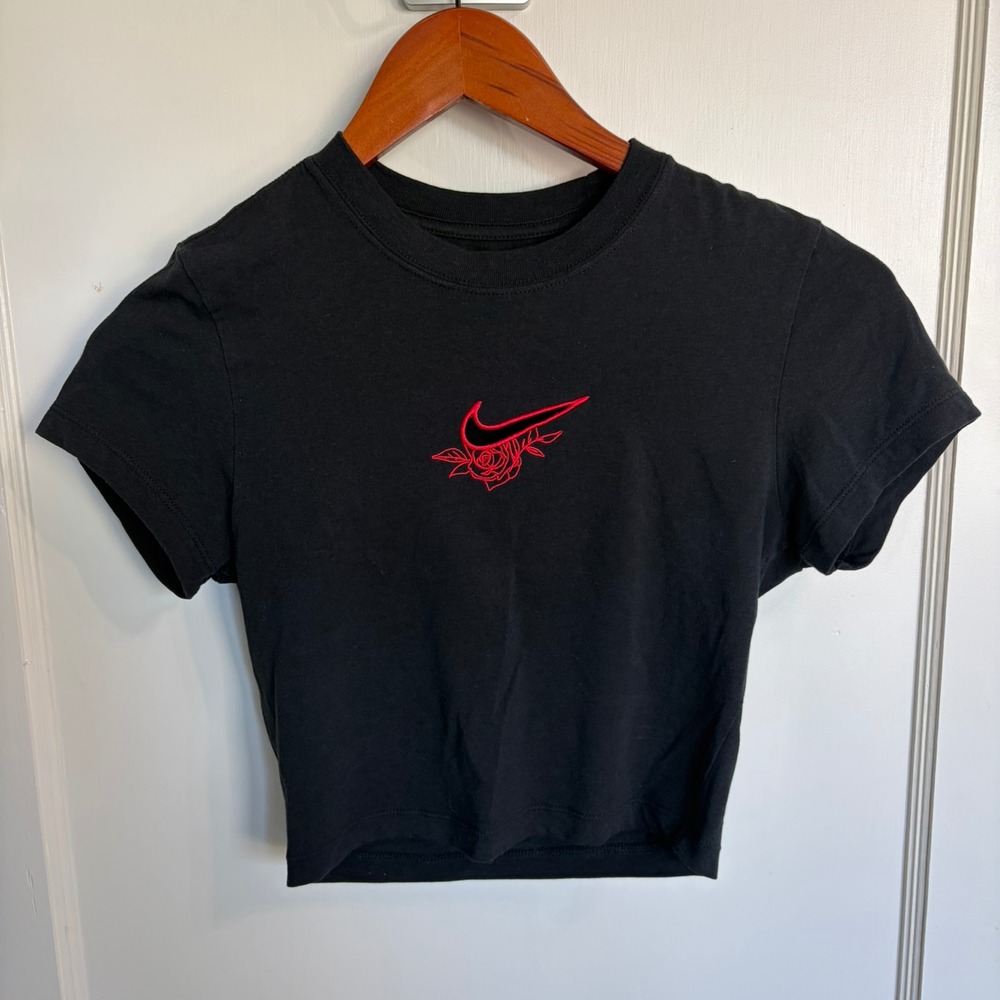Nike Sportswear Chill Knit Crop Tee Black Red Rose Cutout Swoosh Embroidered XS